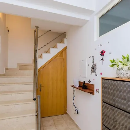 Apartman Alba- Duplex Two Bedroom With Shared Pool And Sea View *