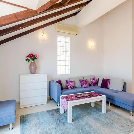 Apartman Alba- Duplex Two Bedroom With Shared Pool And Sea View