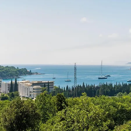 Apartman Alba- Duplex Two Bedroom With Shared Pool And Sea View