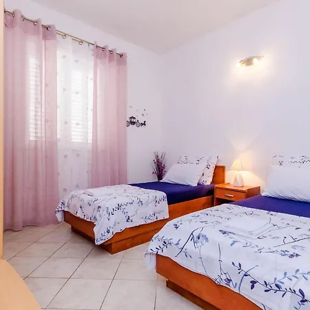 Alba- Duplex Two Bedroom With Shared Pool And Sea View *