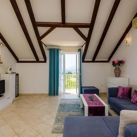 Alba- Duplex Two Bedroom With Shared Pool And Sea View * Cavtat