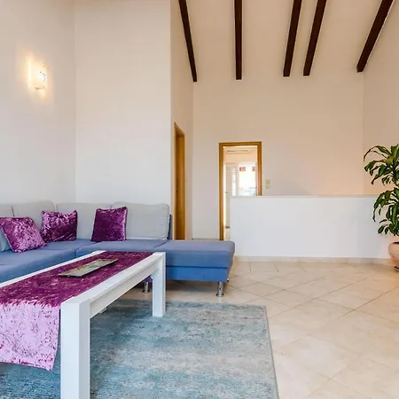 Alba- Duplex Two Bedroom With Shared Pool And Sea View